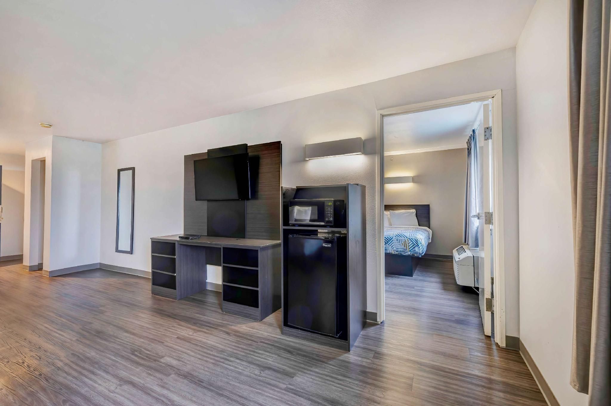 Motel 6 Mesquite, TX - Balch Springs 1 King - 2 Queen Beds | Suite, Nsmk, Sofa-Bed 2