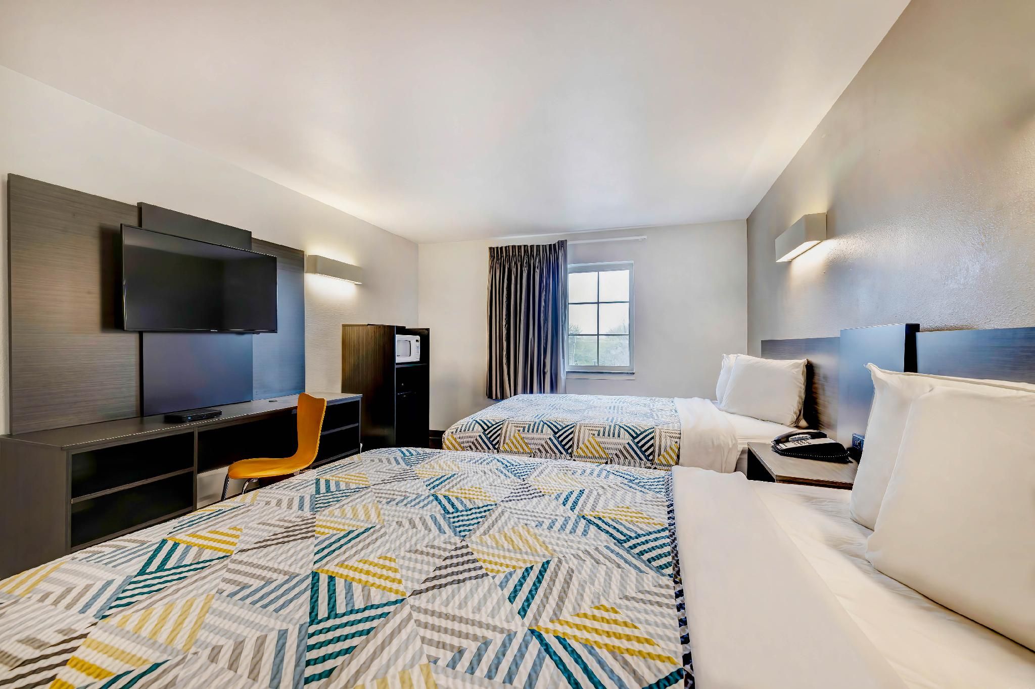 2 Queen Beds | Mobility Accessible Tub Nsmk