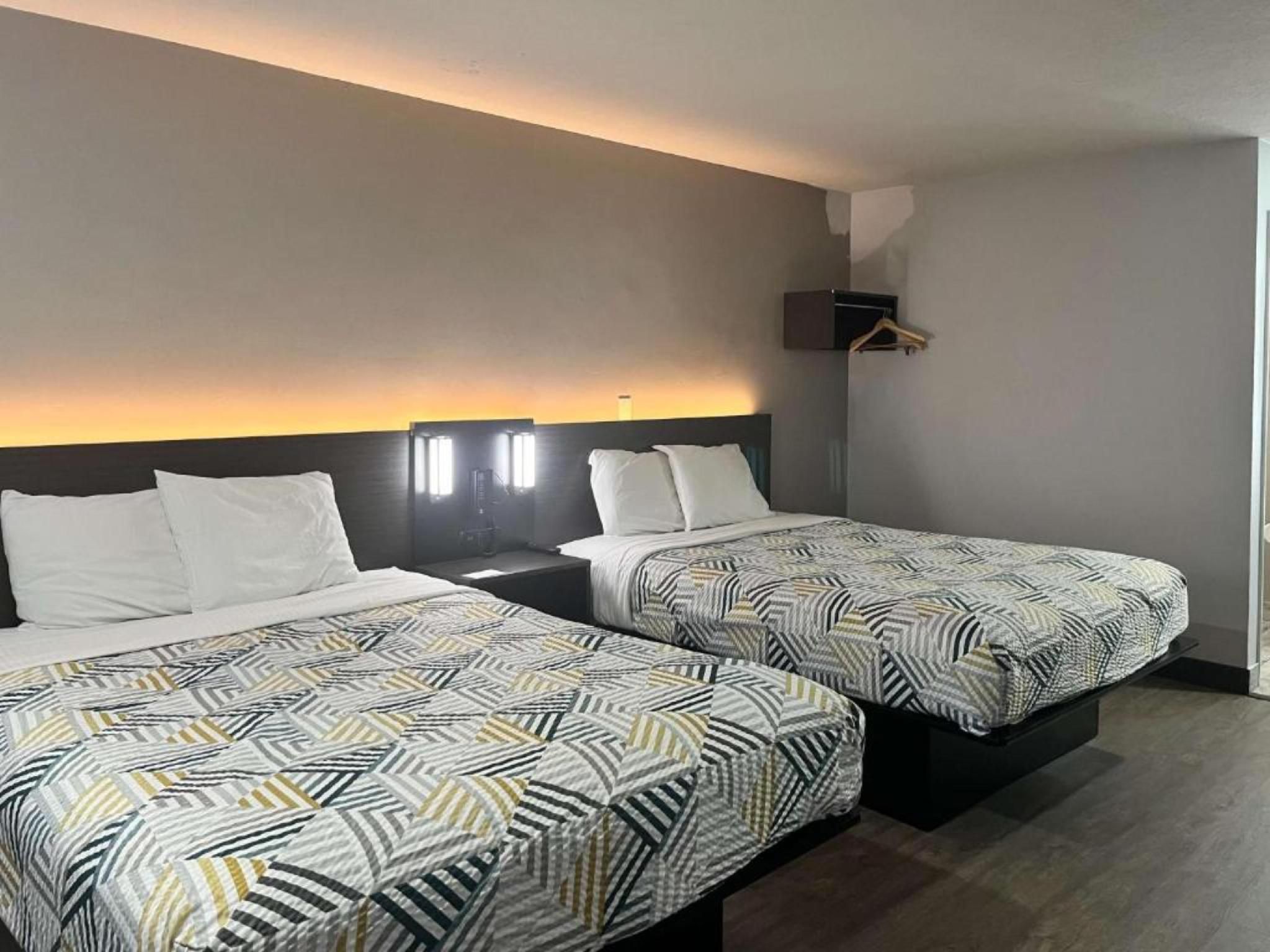 2 Queen Beds | Suite, Non-Smoking, Micfridge