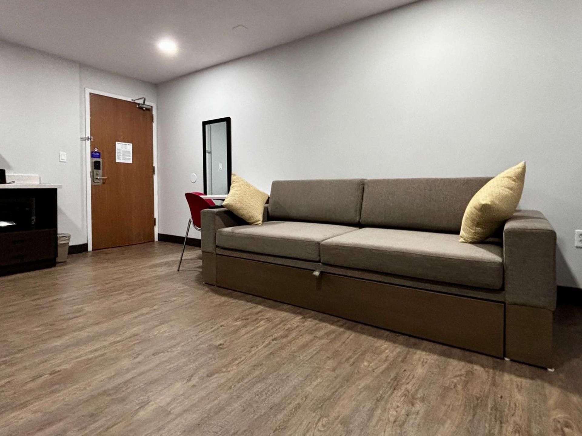 King Studio with Sofa Bed - Non-Smoking
