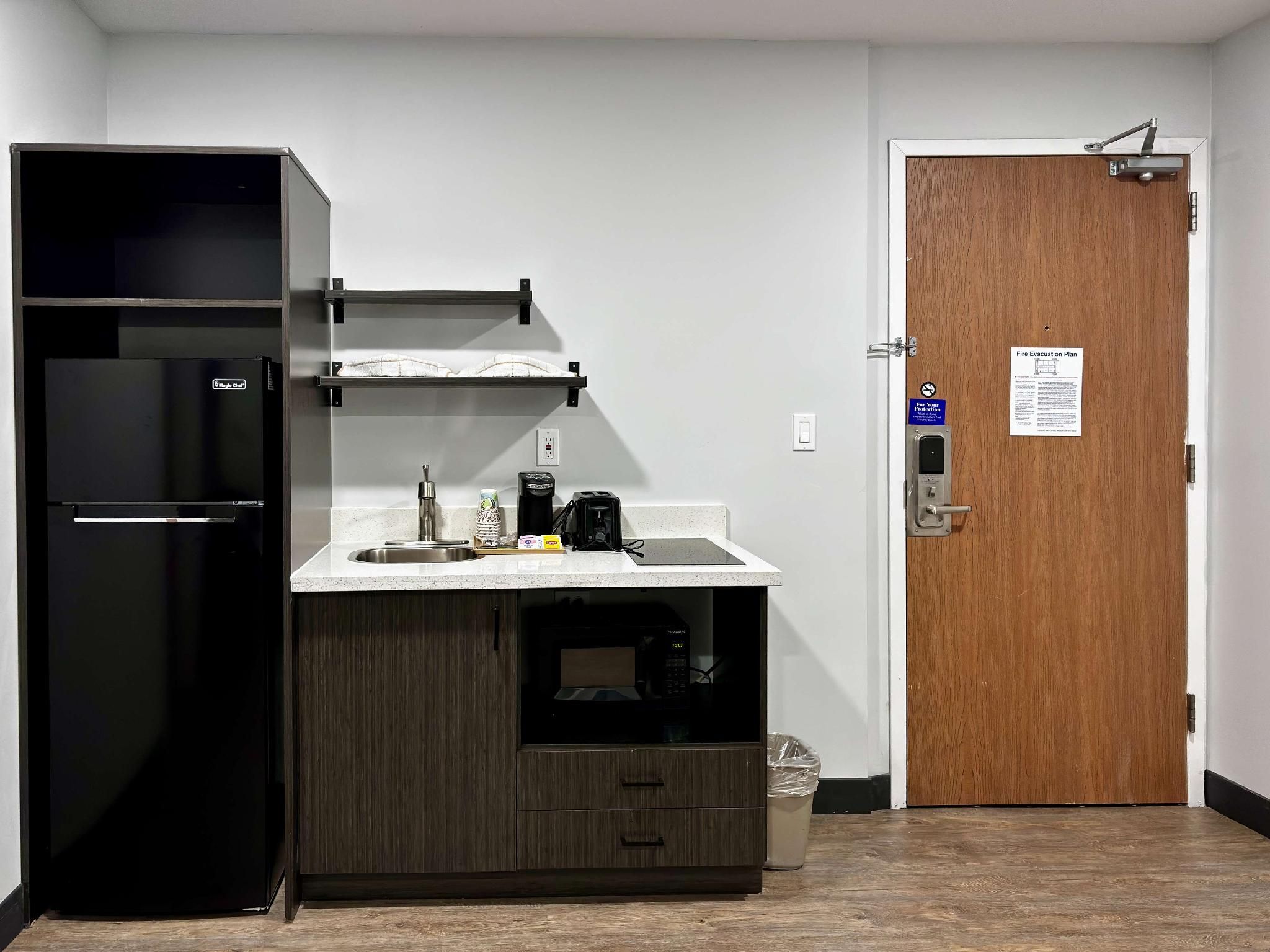 1 King Bed | Suite, Nsmk, Kitchen, Sofa-Bed