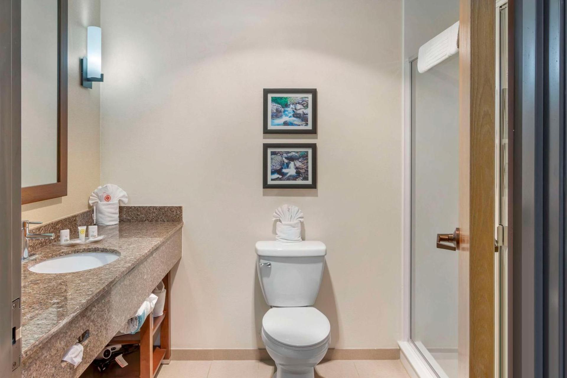 2 Queen Beds, Suite, Nonsmoking