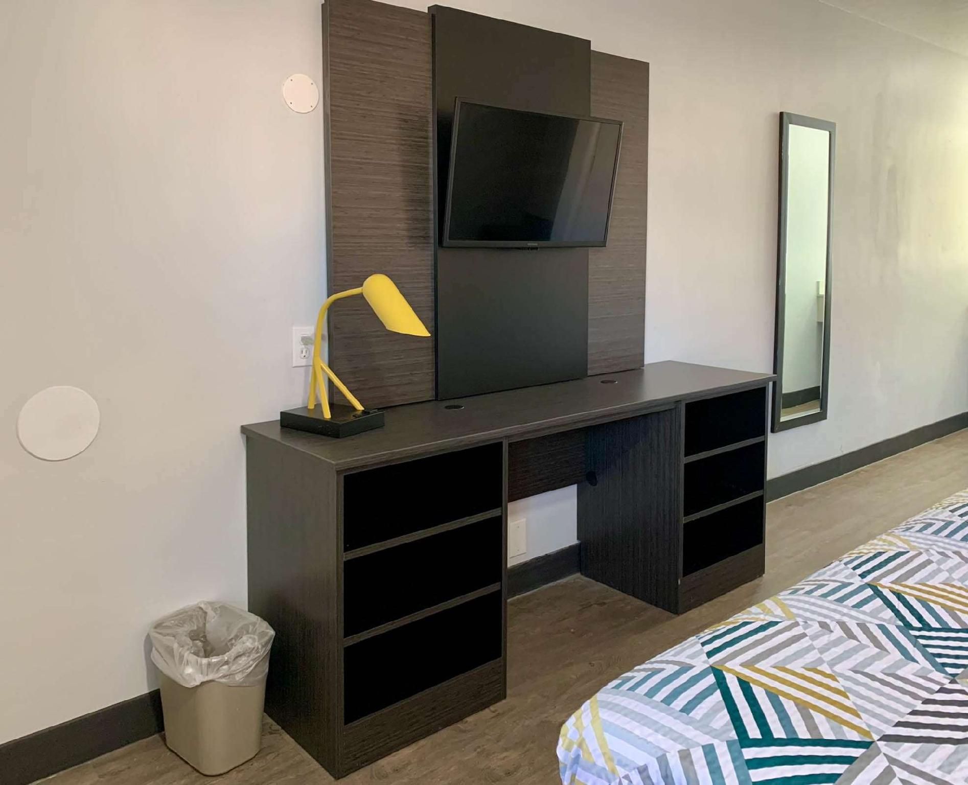 Motel 6 Ogden, UT - 21st Street 2 Queen Beds | Micfridge 2