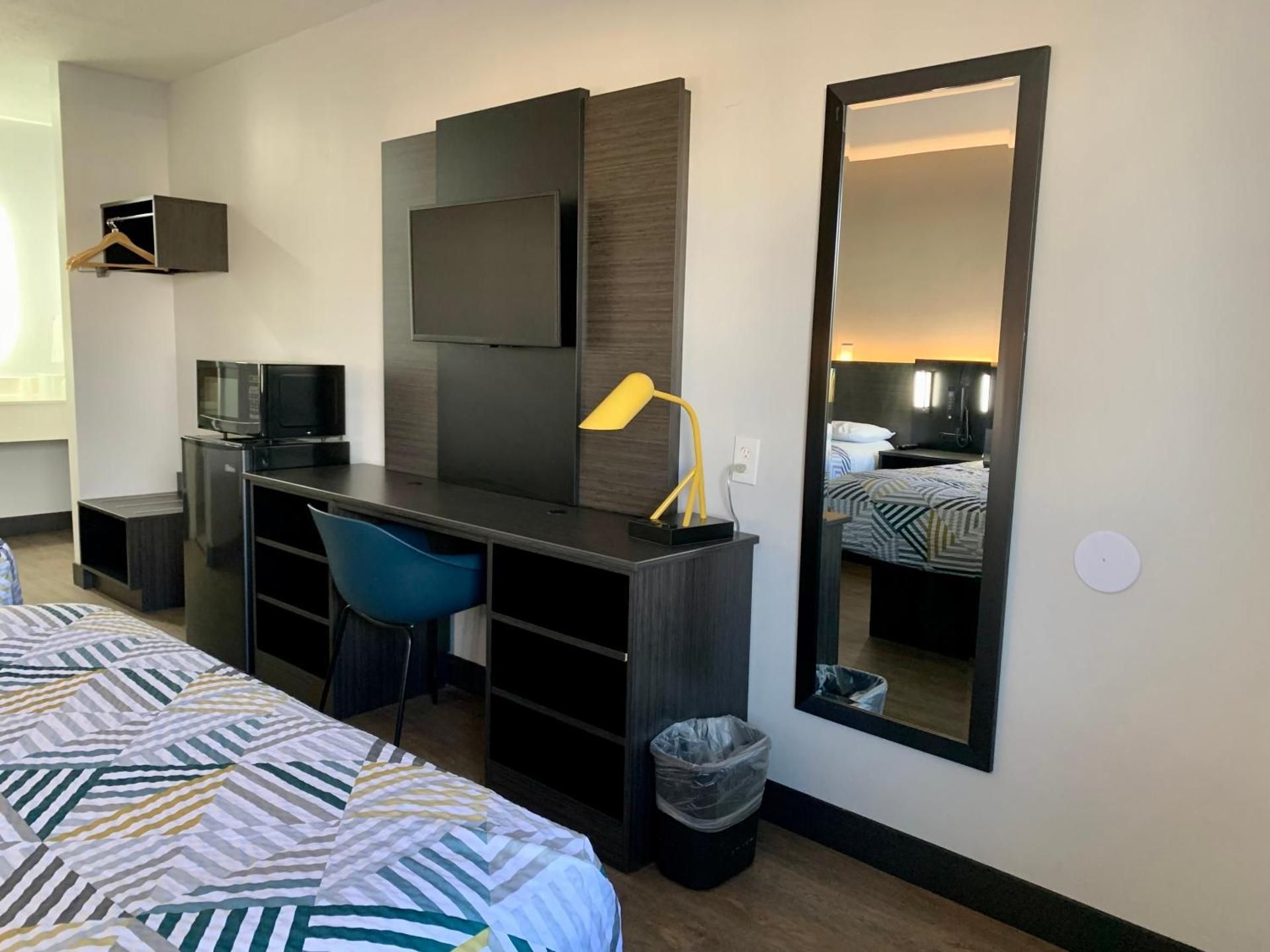 Queen Room with Two Queen Beds - Smoking
