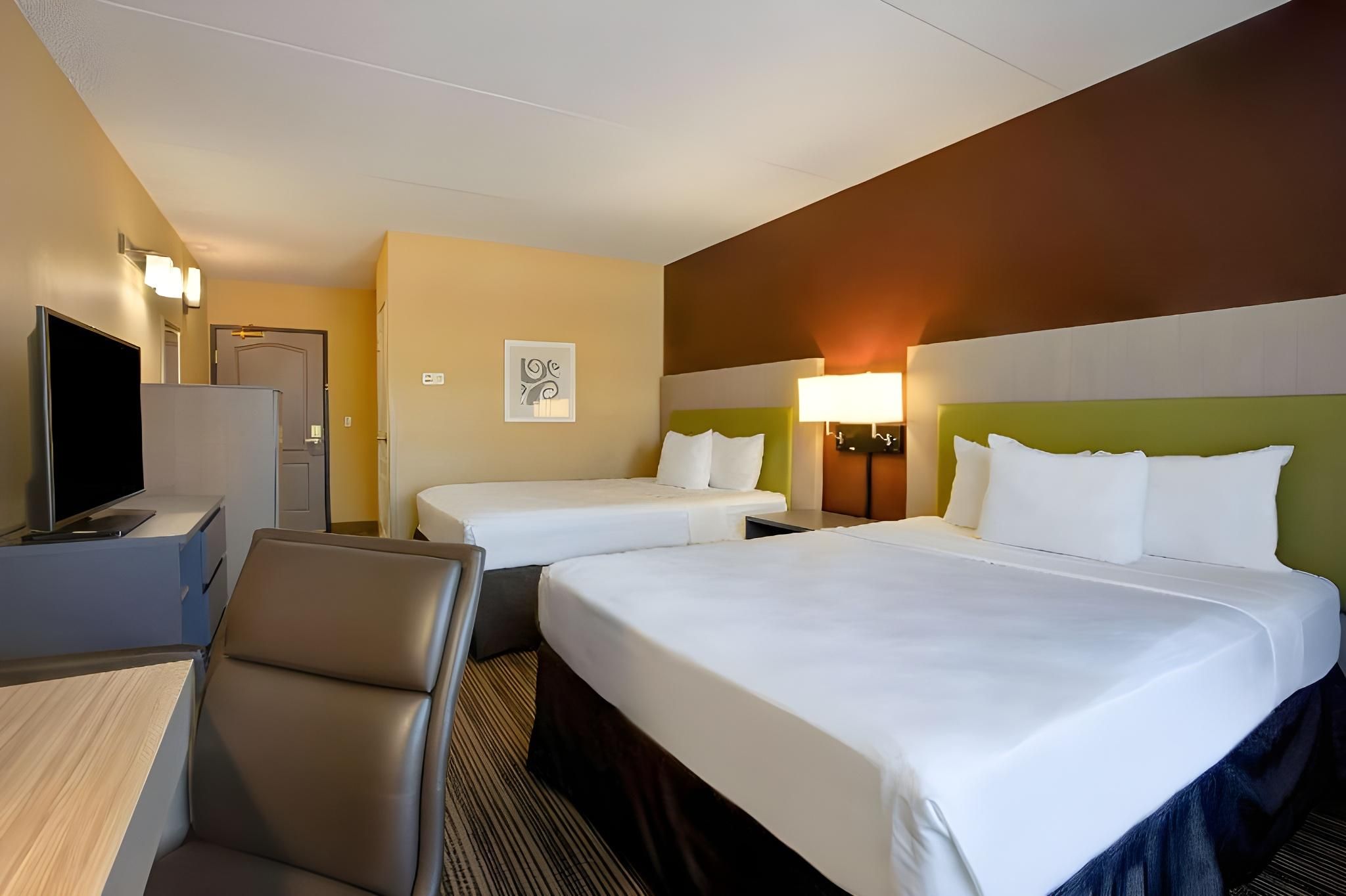 2 Queen Beds, Efficiency, Suite, Nonsmoking