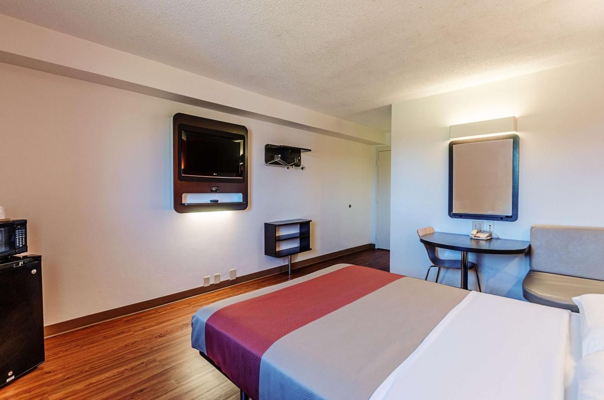 King Room - Non-Smoking