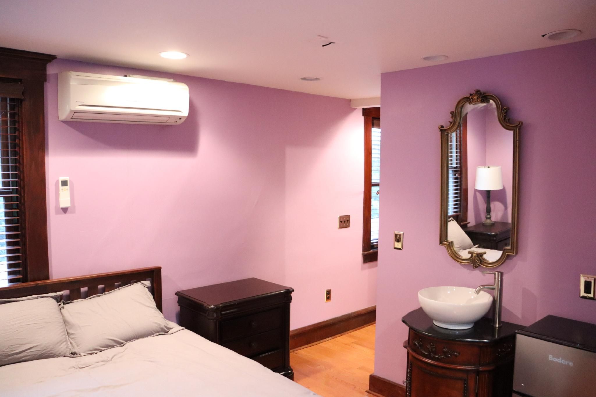 Queen-Private Bathroom-Room 2 Single Queen