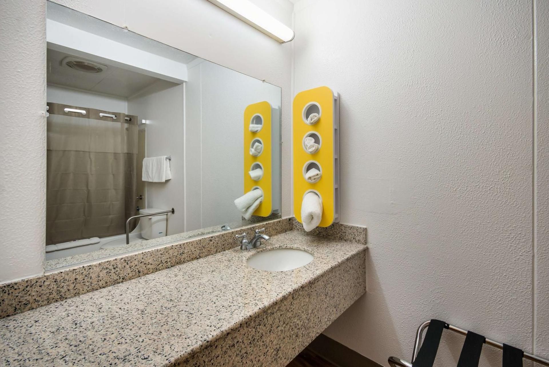 Deluxe Quadruple Room - Non-Smoking