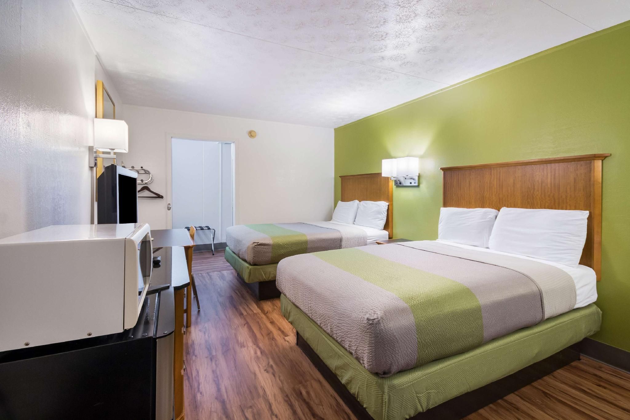 2 FULL BEDS | MOBILITY ACCESSIBLE MICFRIDGE NON-SMOKING