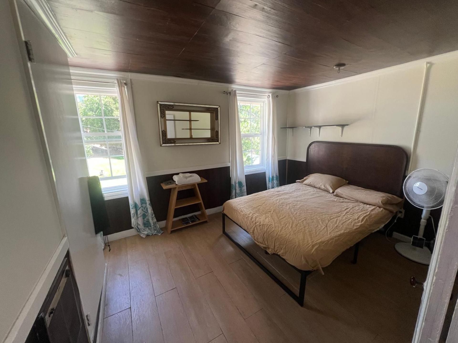 Standard Queen Room