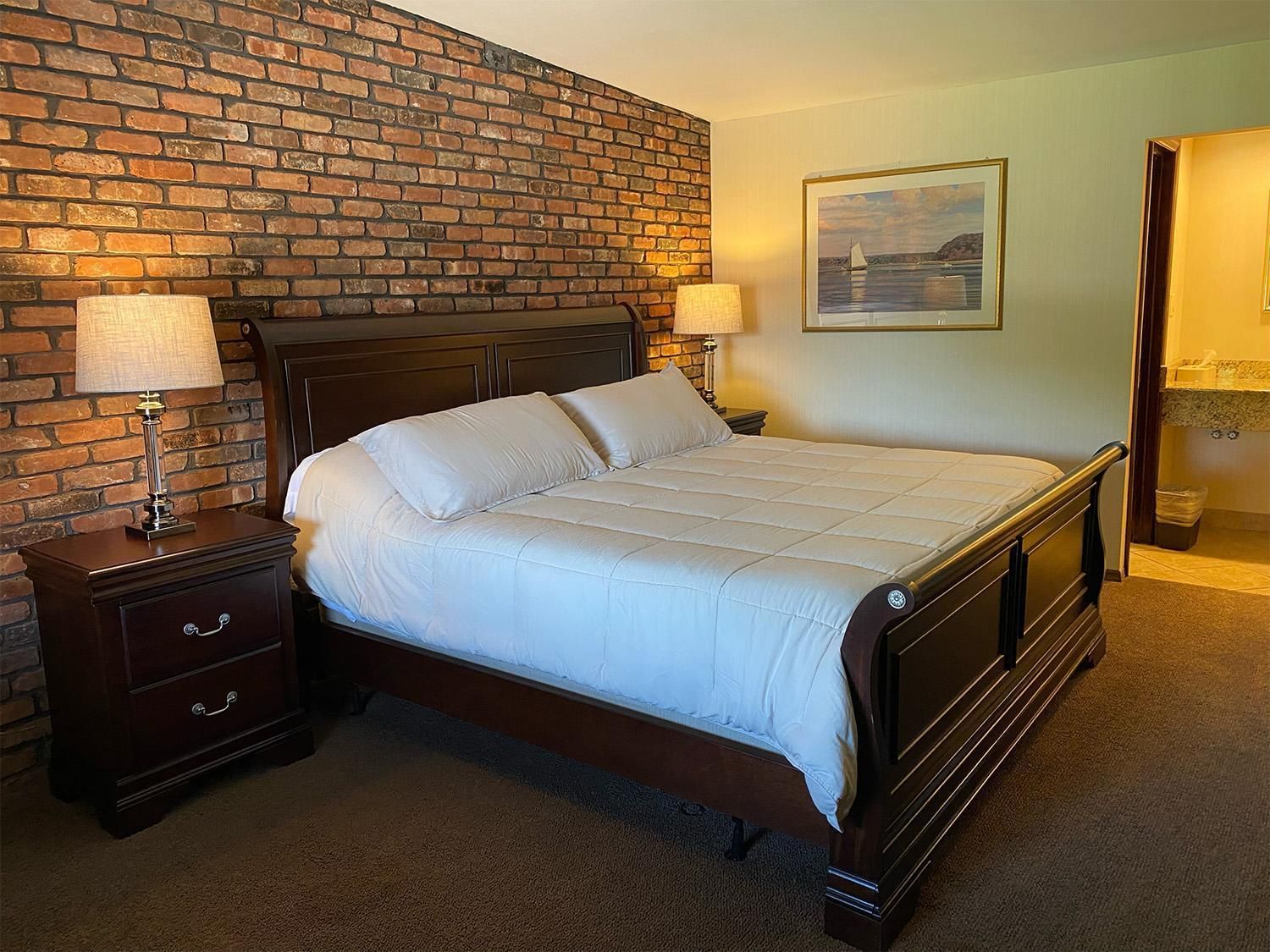 Chalet Inn & Suites Centerport Standard King Room 2