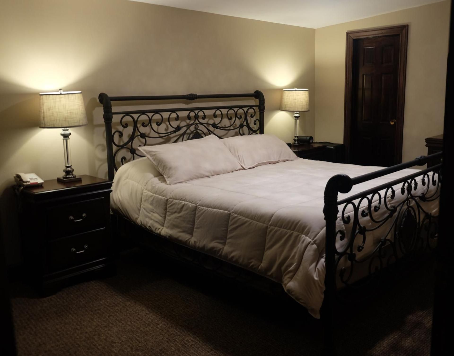 Deluxe King Suite