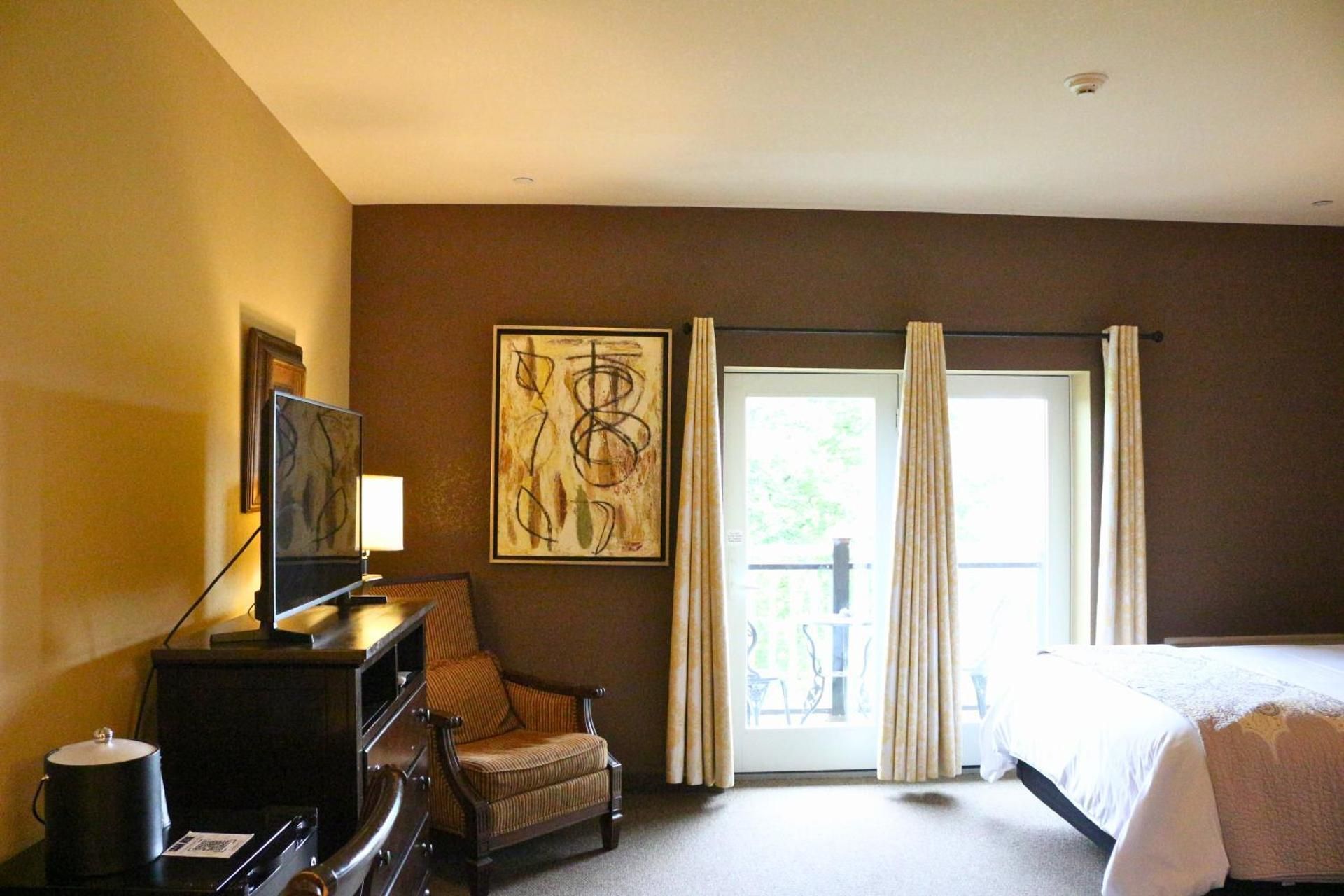 Standard Queen Room