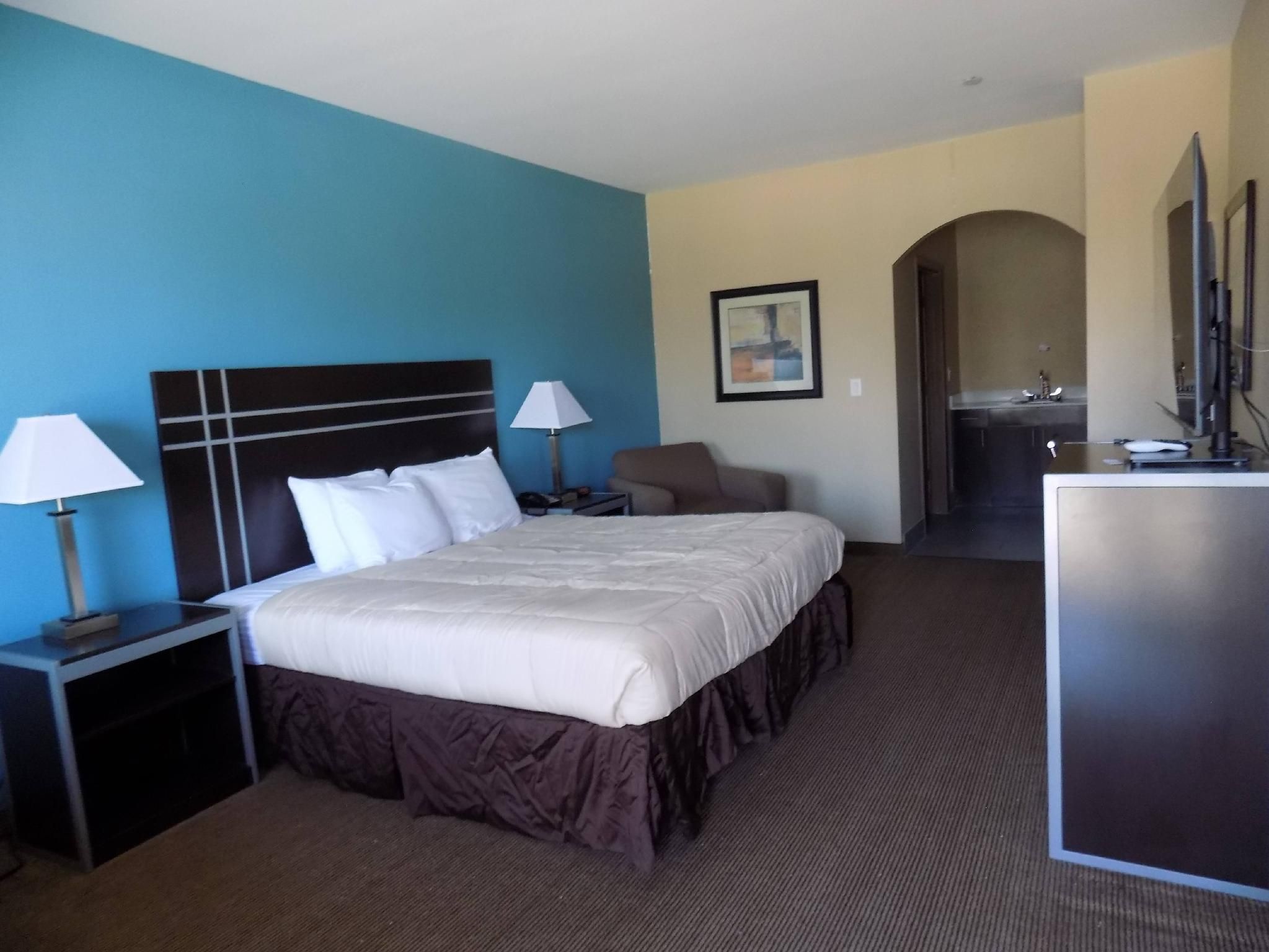 Moulton Inn & Suites By OYO Near Shiner TX  King Bed Accessible Non-Smoking 2