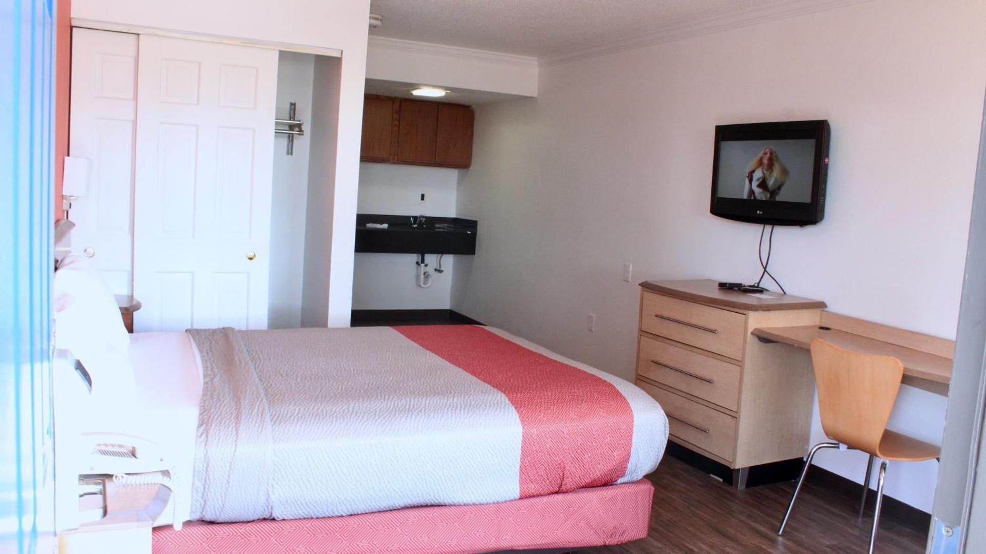 1 QUEEN BED | NON-SMOKING