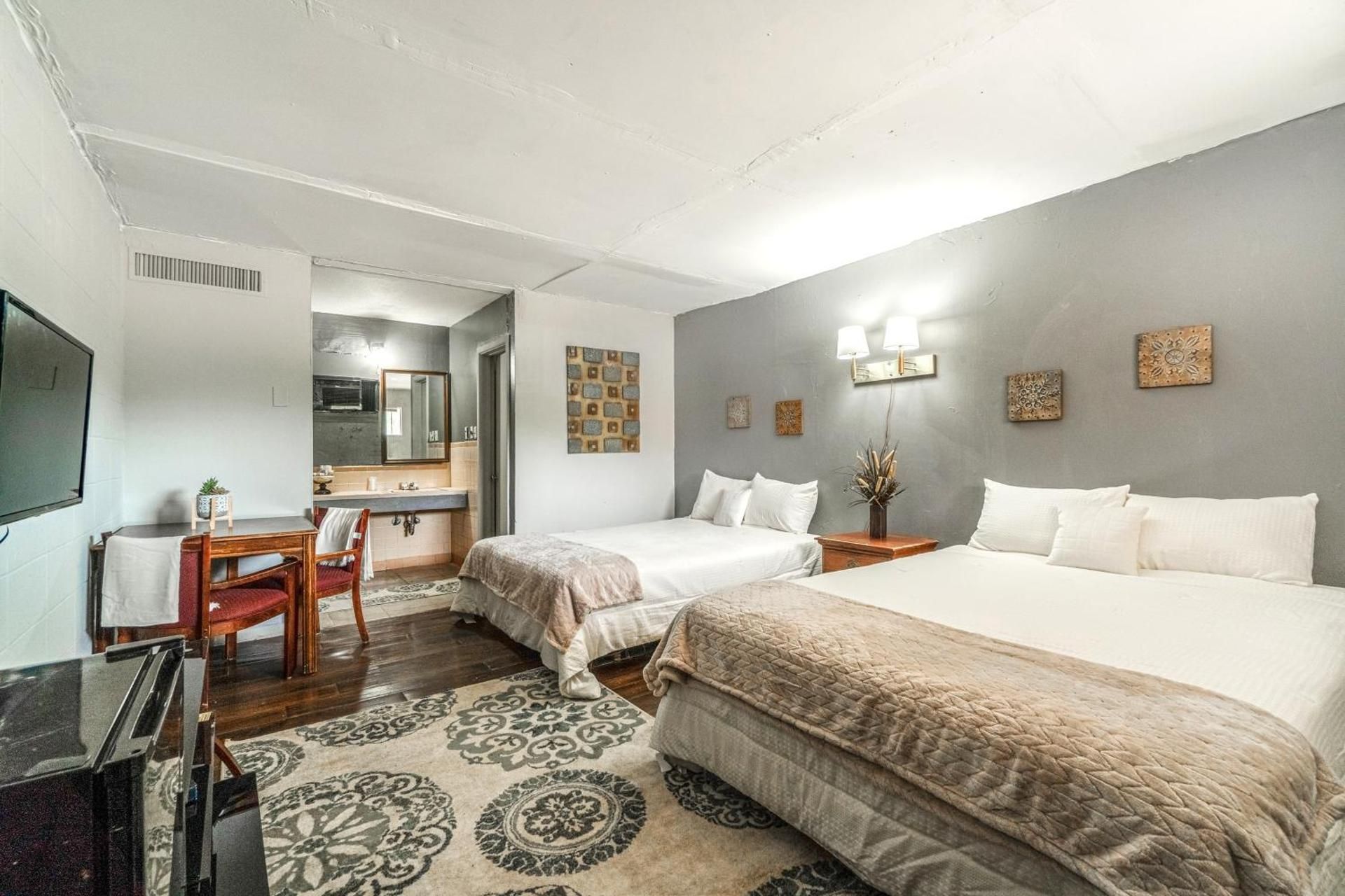 2 Full Beds Non-Smoking