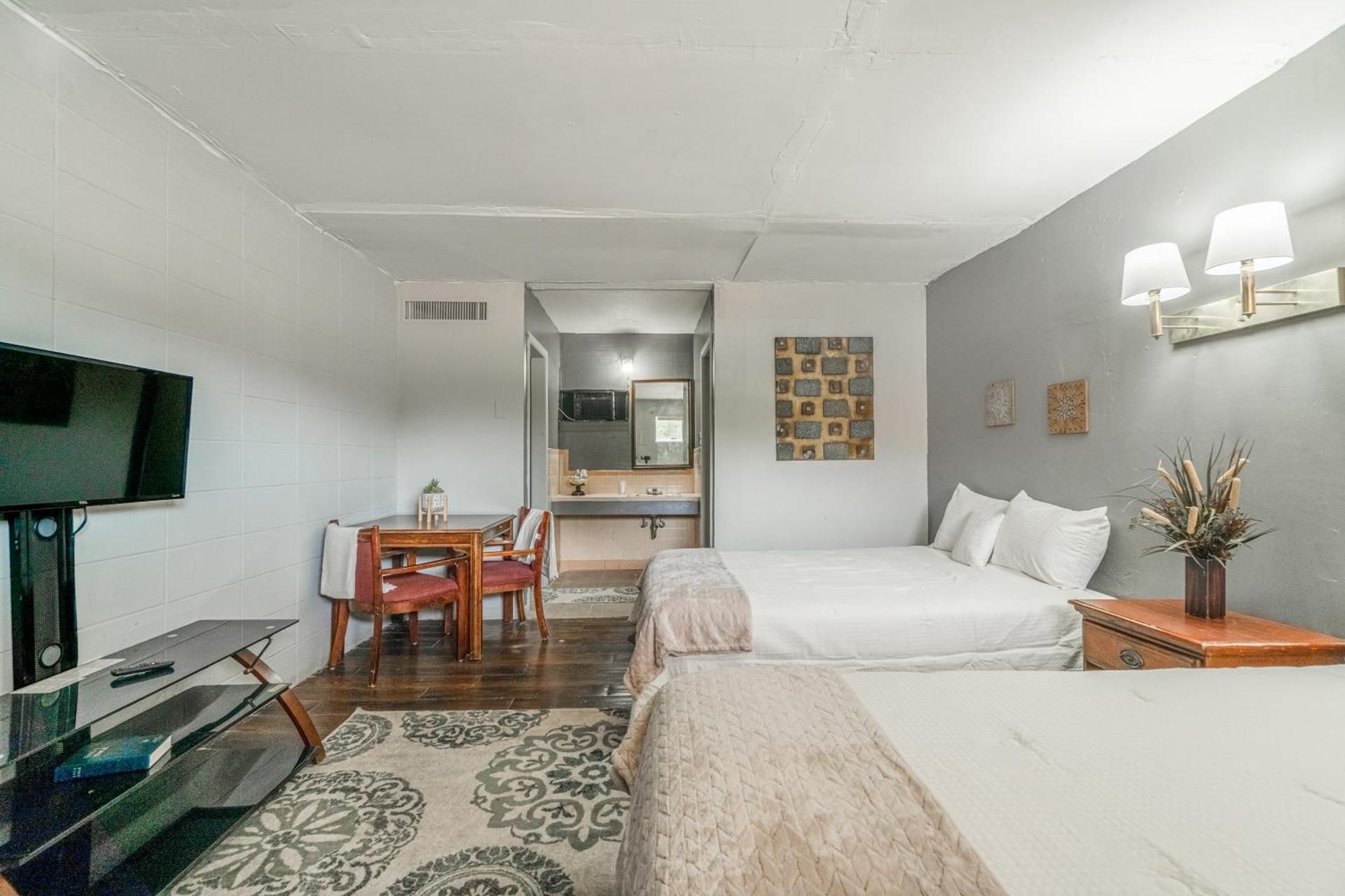 OYO Holiday Capri Motel & Rv Park