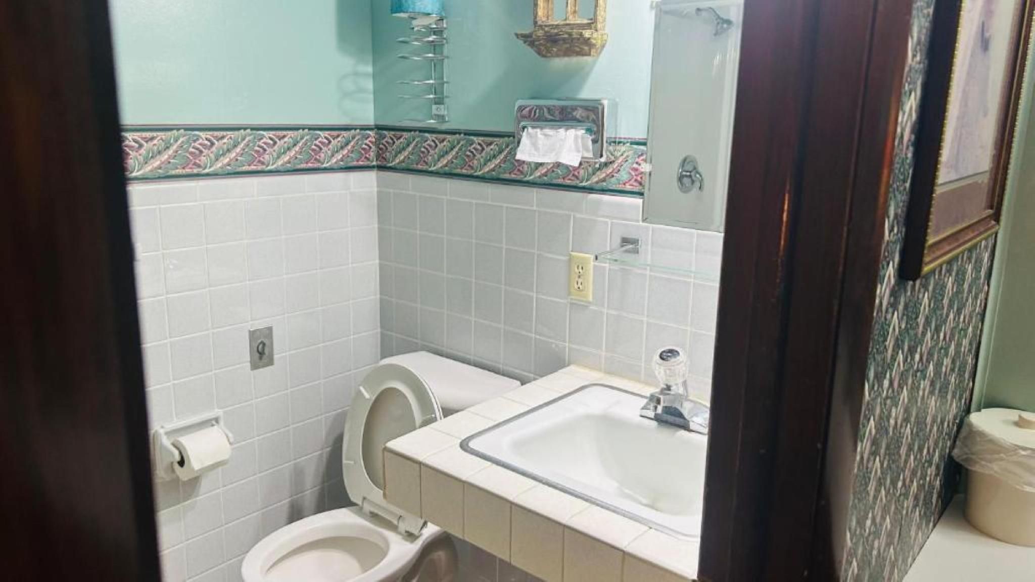 Grand Room - King Bed Non-Smoking