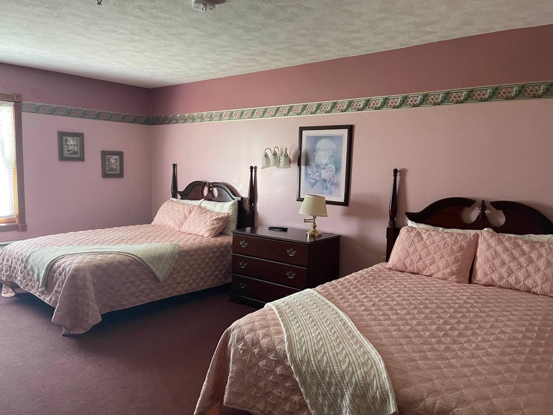 Victorian Inn by Capital O Superior NE Premium 1 King Bed and 1 Queen Bed Non-Smoking