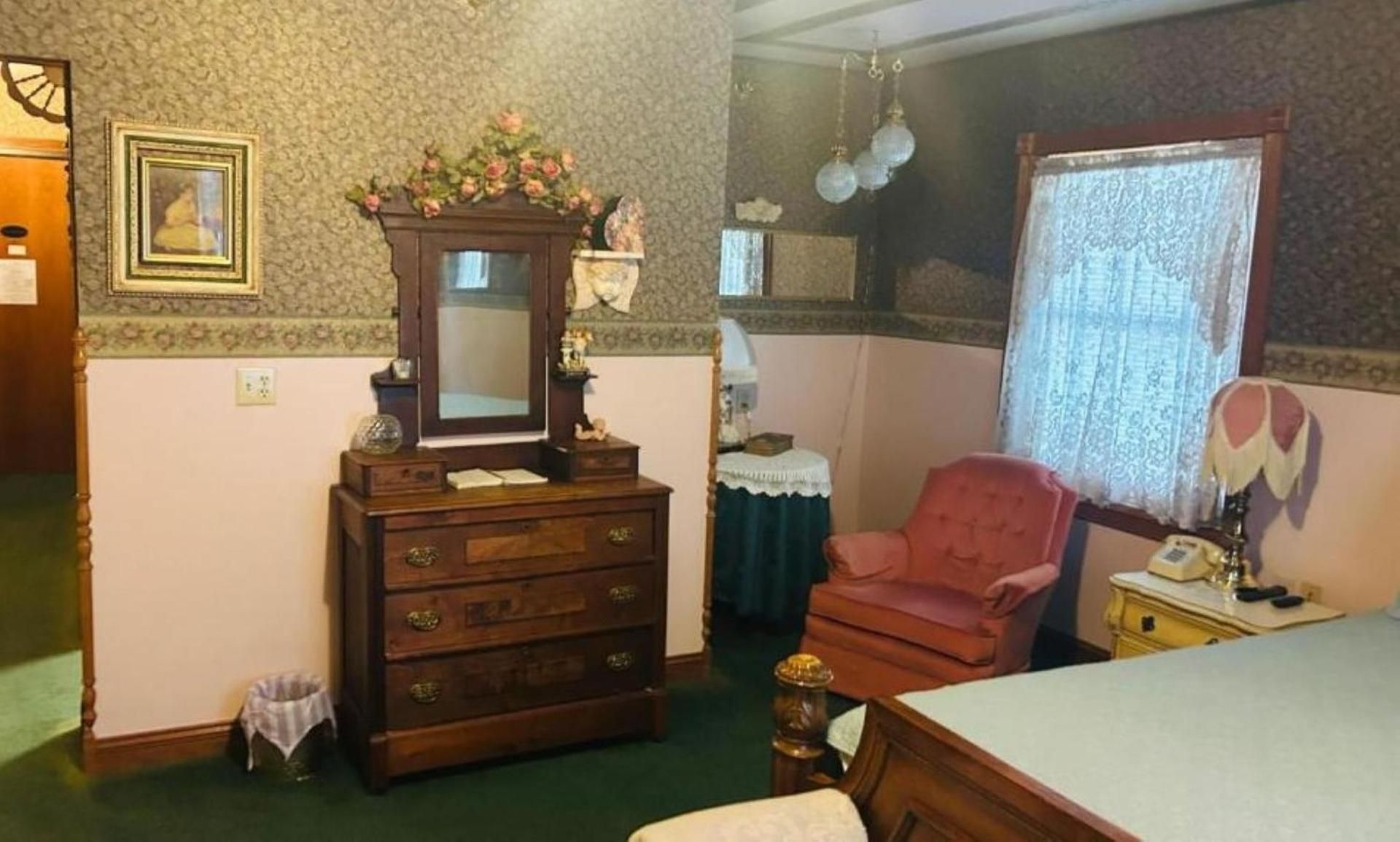 Deluxe Queen Room