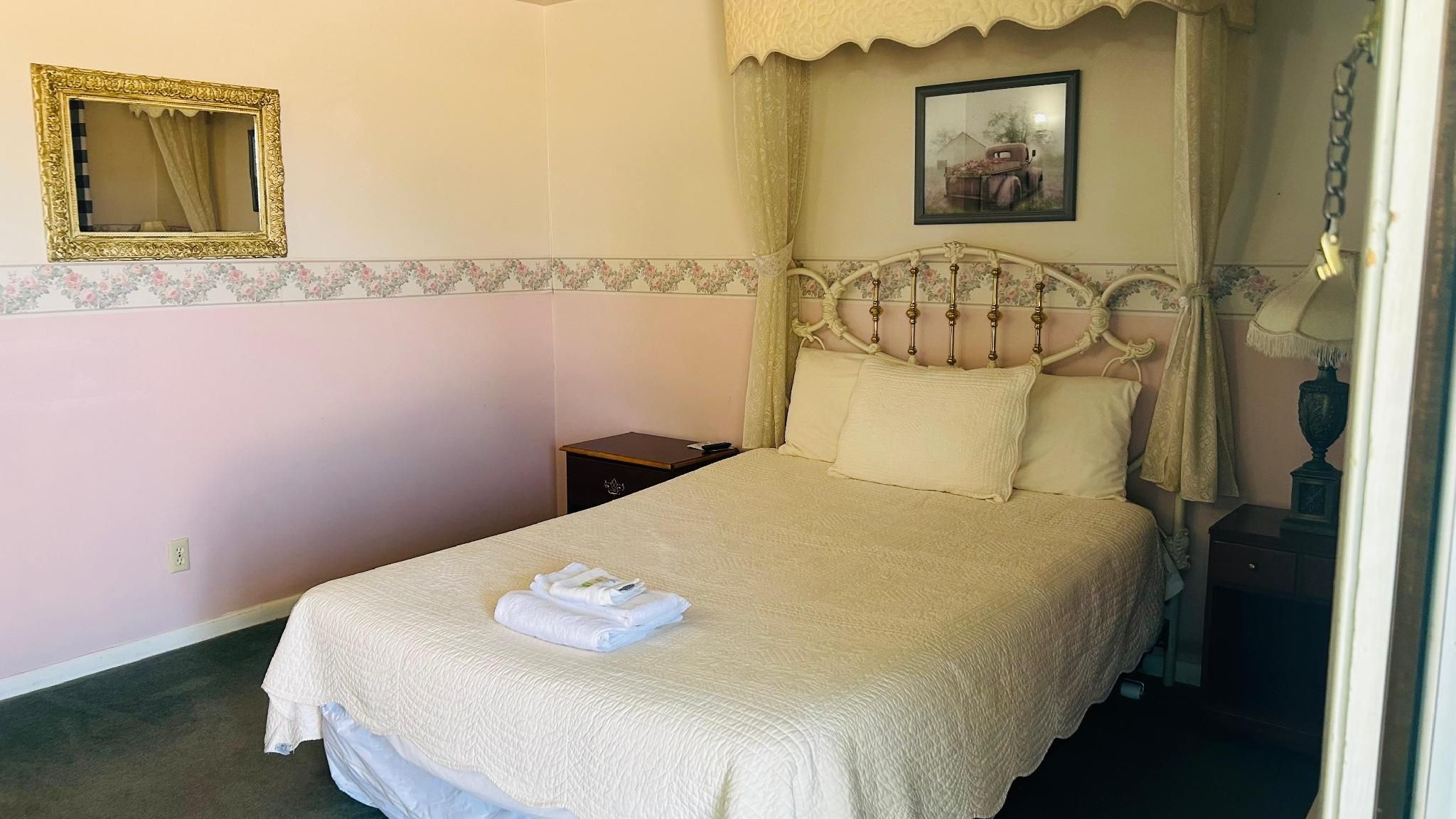 Full Bed Non-Smoking