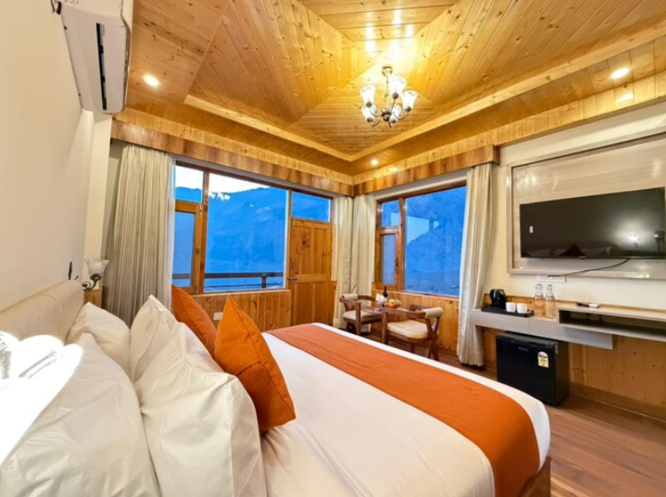 Premium Room with balcony and Mountain view