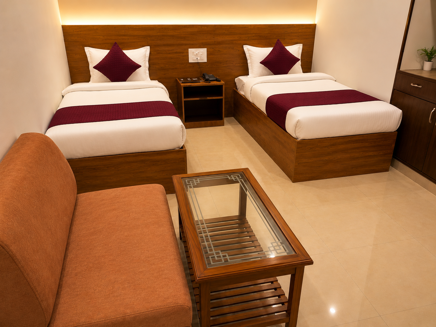  HOTEL GARVIT