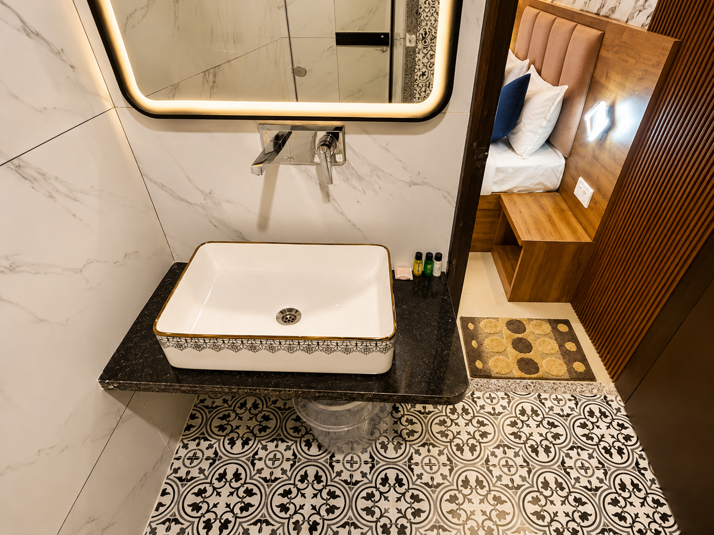  HOTEL GARVIT