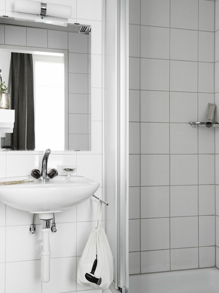 Ski Lodge Engelberg Squeeze Bunk Bed Room 2