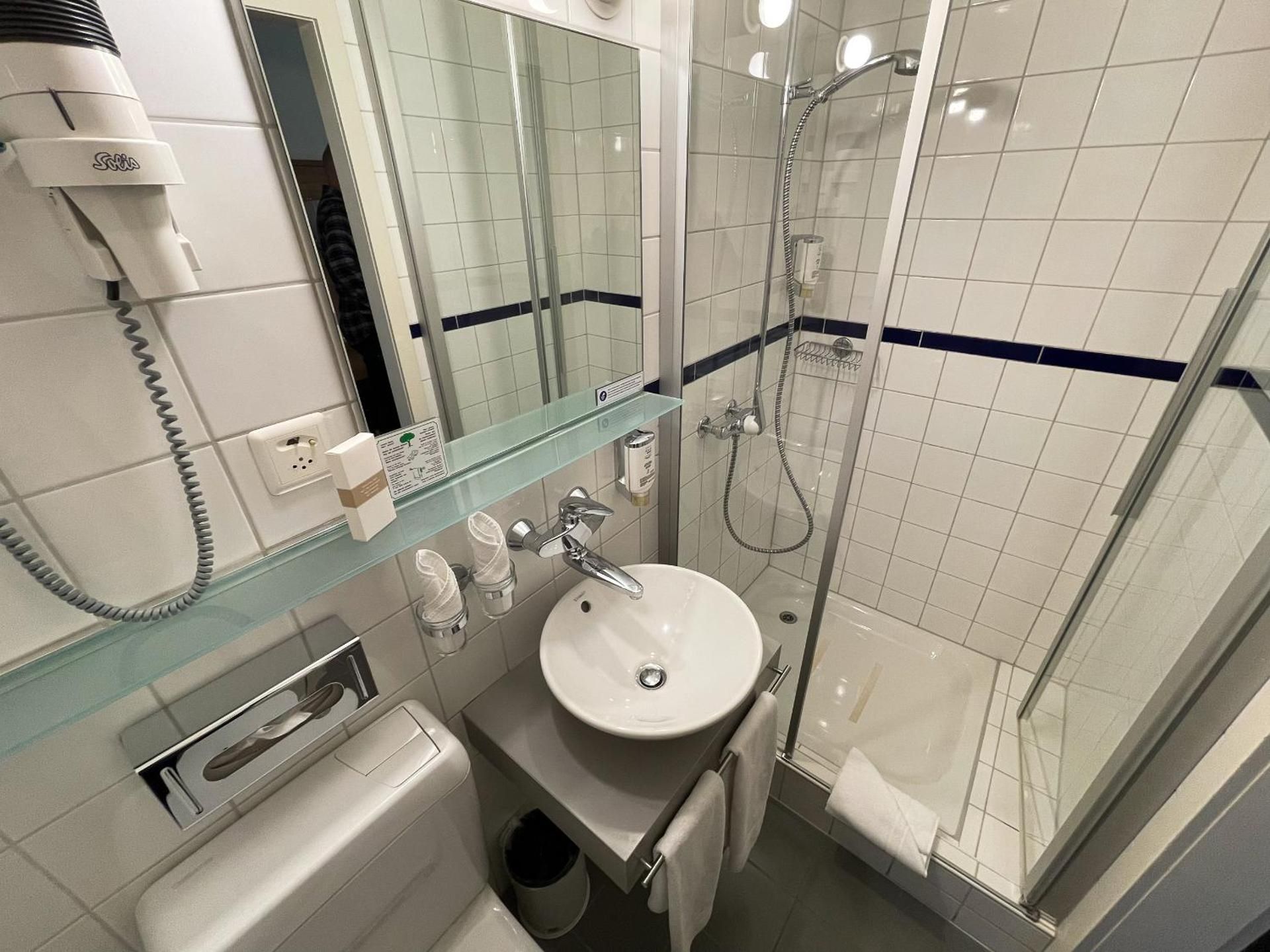 Hotel Kronenhof Economy Double Room 7