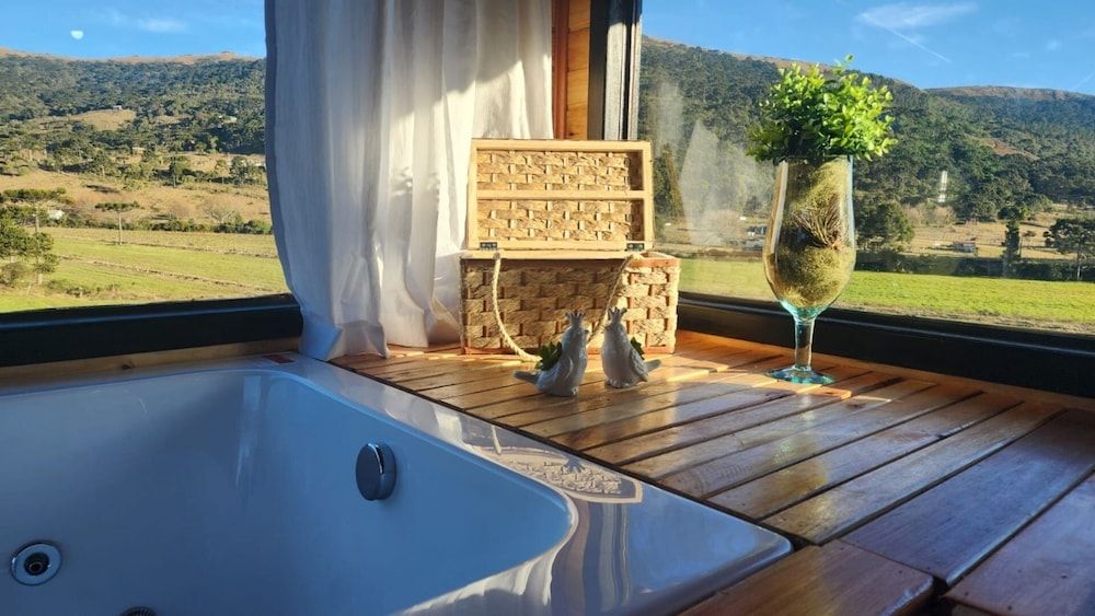 Romantic Cabin, Jetted Tub, Mountain View