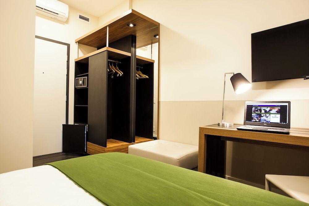 Exclusive Twin Room, City View