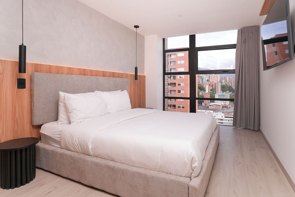 Deluxe Apartment (2015B)