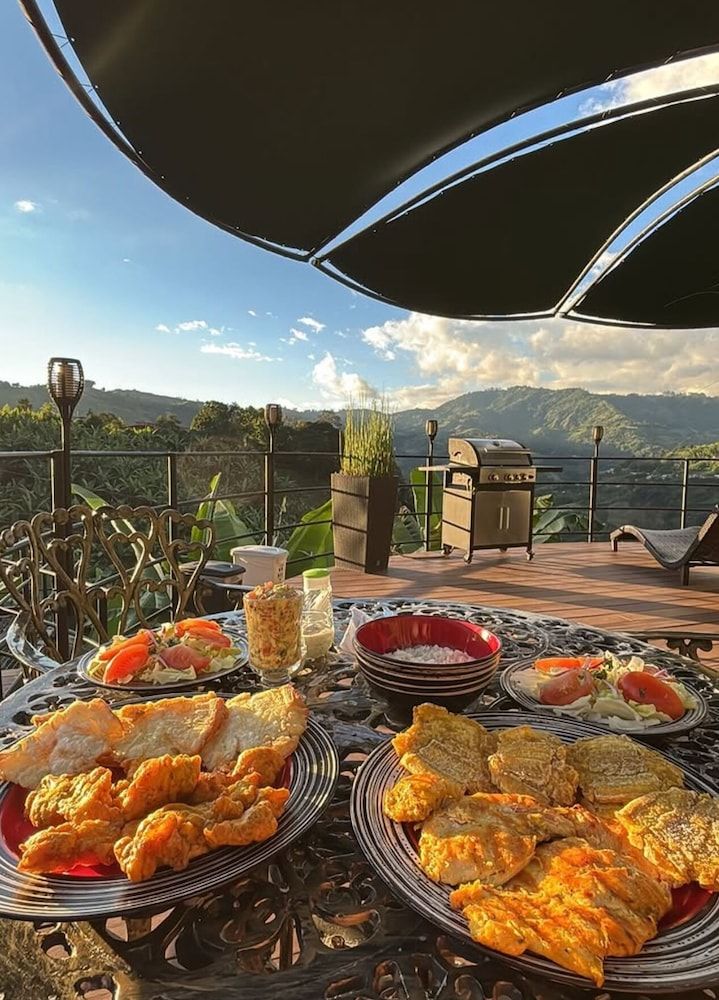 Chamí Glamping Deluxe Bungalow, Patio, Mountain View 9