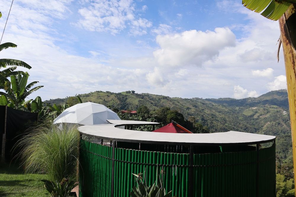 Chamí Glamping Deluxe Bungalow, Mountain View 10