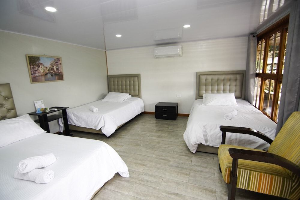 Finca Hotel Yerbabuena Quadruple Room 6