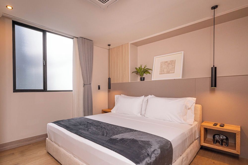 Deluxe Apartment (702AB)