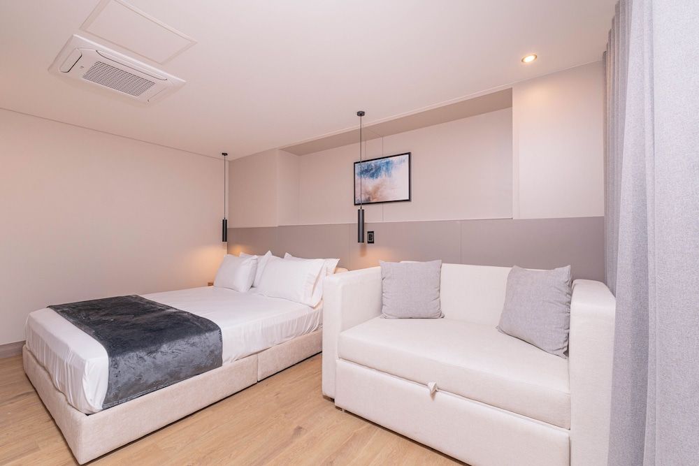 Superior Apartment (602)