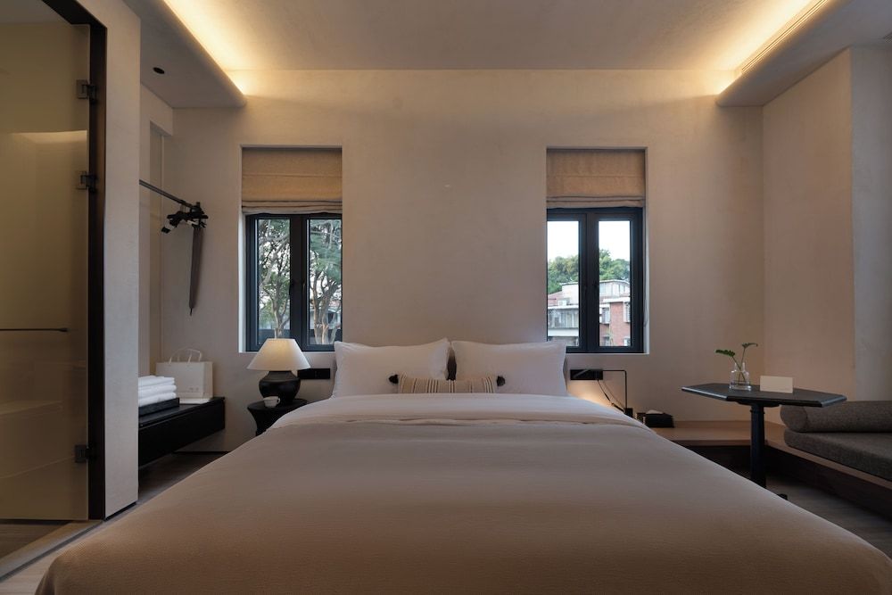 Sunset Garden Hotel Superior Suite, Courtyard View 7