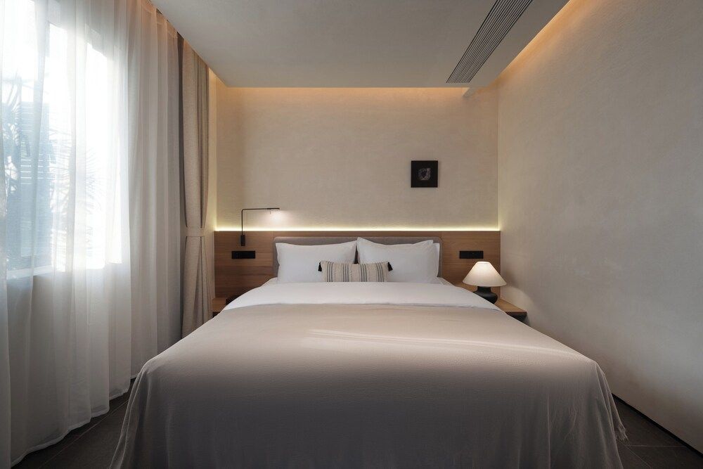 Sunset Garden Hotel Family Suite, Courtyard View 5