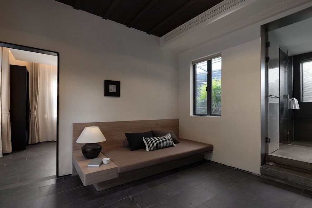 Sunset Garden Hotel Family Suite, Courtyard View 3