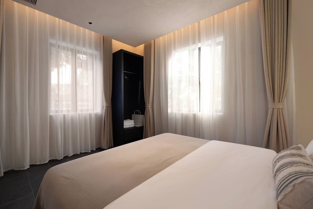 Sunset Garden Hotel Family Suite, Courtyard View 4