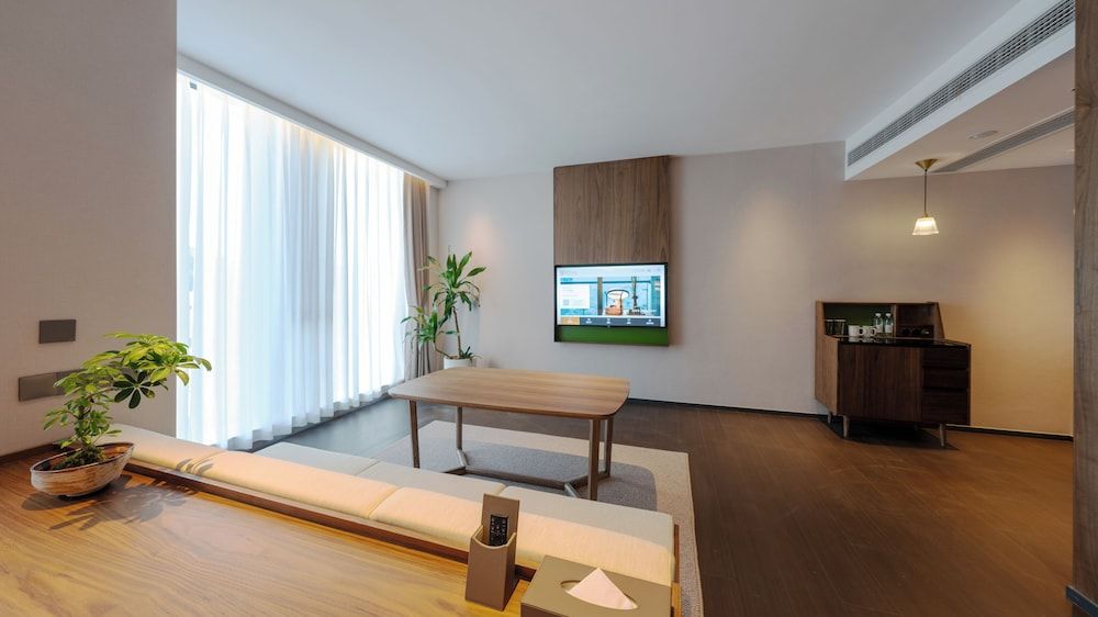 Executive Suite, City View