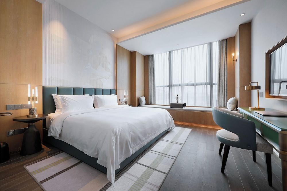 Business King Room