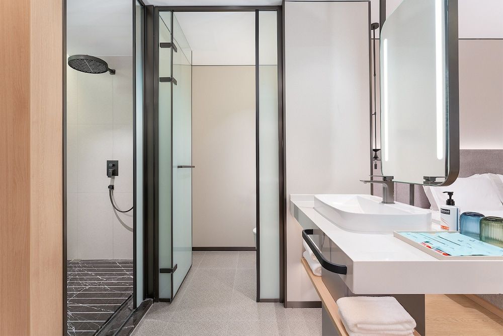 Holiday Inn Express Lijiang Ancient Town by IHG 2 Single Standard Balcony 2