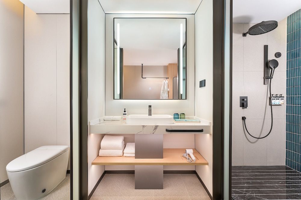 Holiday Inn Express Lijiang Ancient Town by IHG 1 King Standard 4