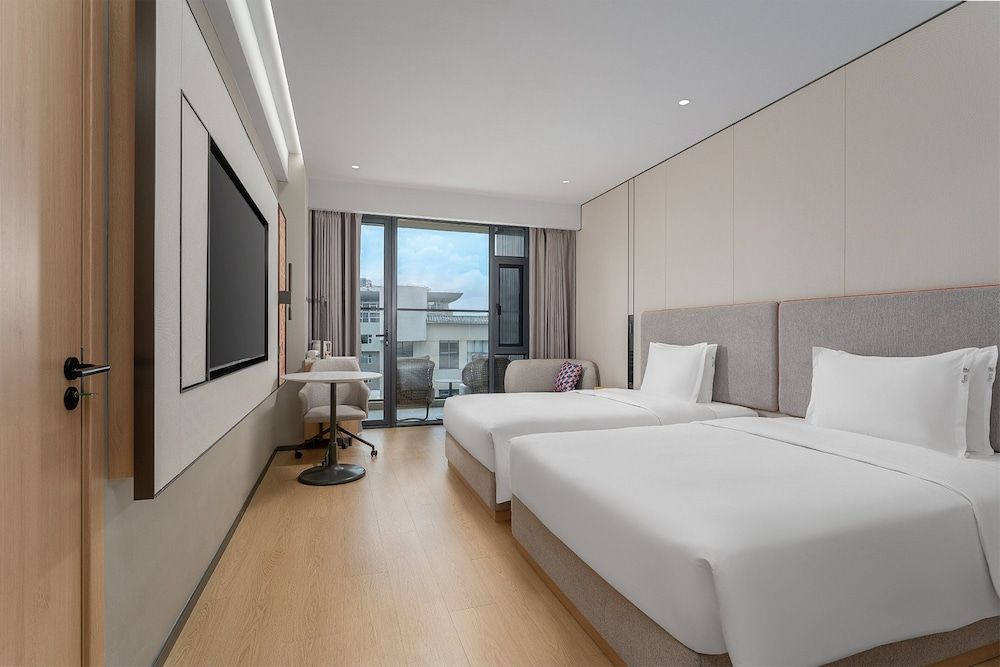 Holiday Inn Express Lijiang Ancient Town by IHG 2 Single Standard Balcony 4