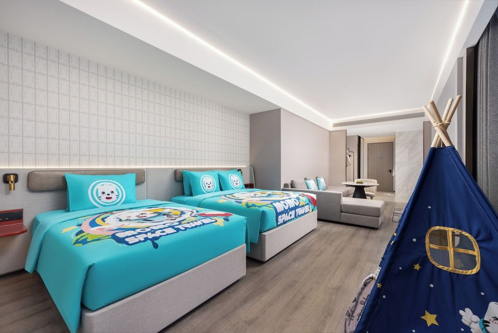 Moments Deluxe Family Room