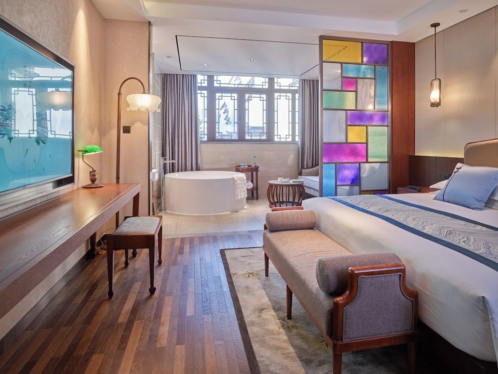 Republic Era Style Four Seasons Double Bed Room