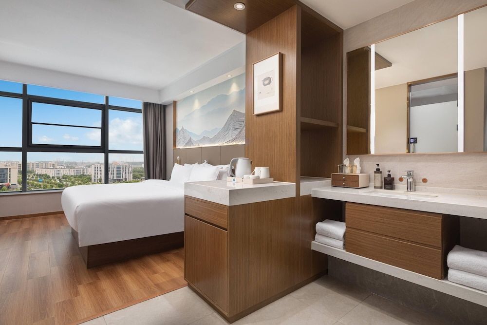 Superior Room, 1 King Bed, Non Smoking (Smart)